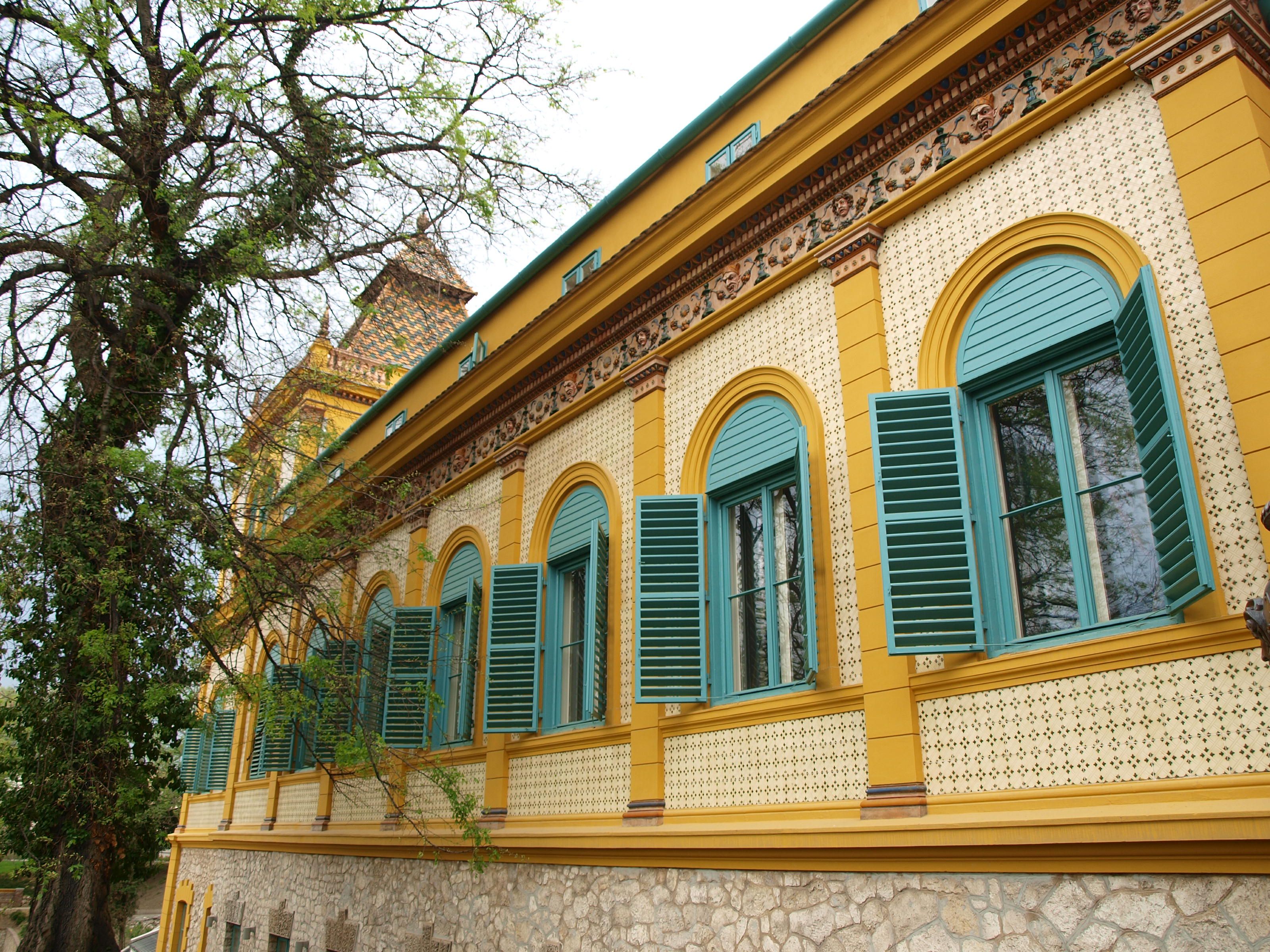 Úplně to nevypadá, ale je to fotka ze Zsolnayovy továrny