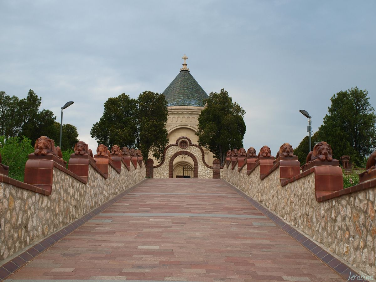 Hrobka předního zdejšího pána, Zsolnaye samotného