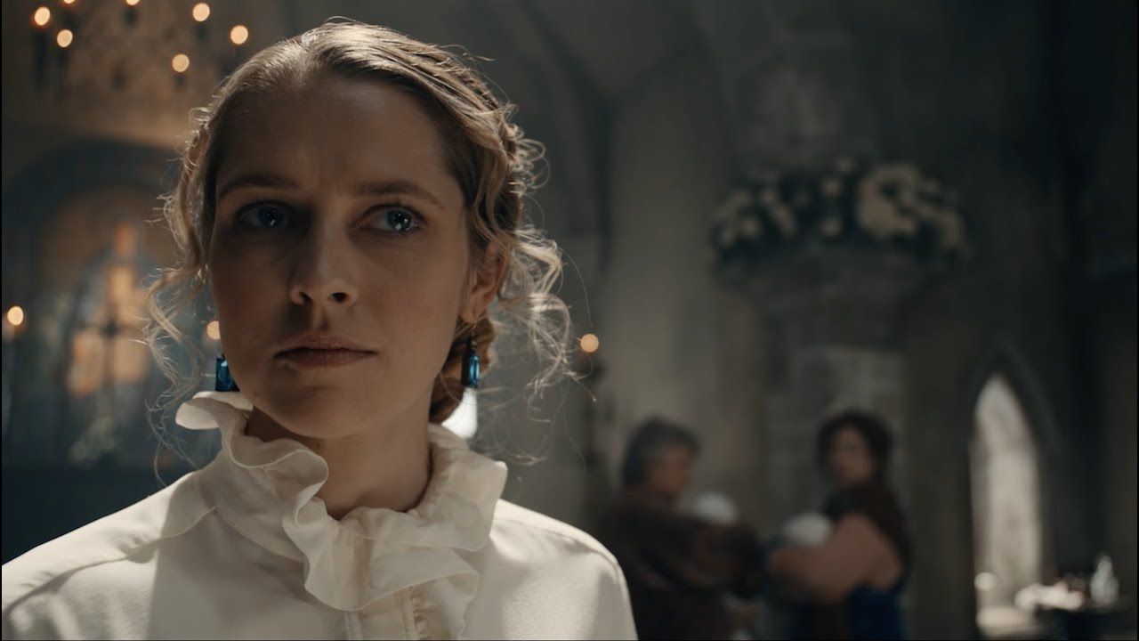 Teresa Palmer je prostě nádherná ženská, ale jak jsem slintala nad jejími kostýmy v předchozí řadě, tady mi to naopak moc nesedlo.