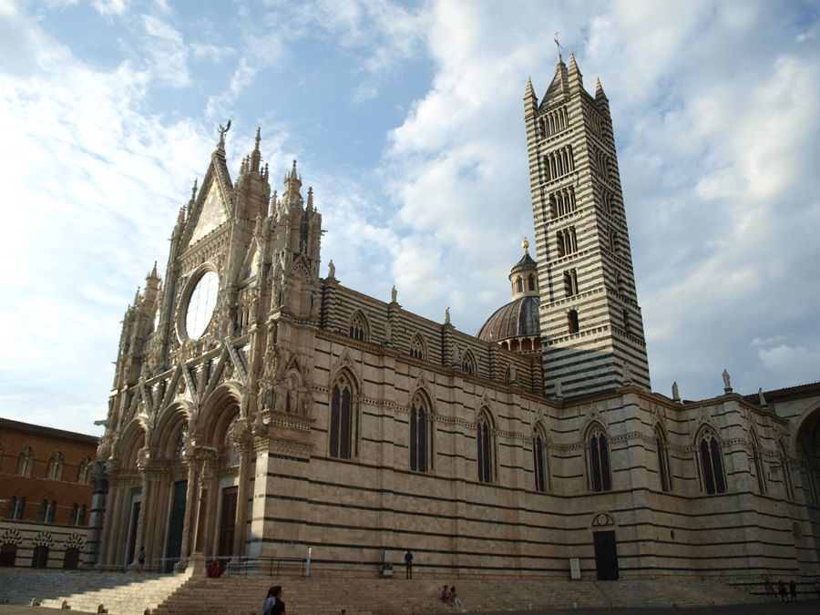 Sienský chrám. Vzpomínka na jeho černobílé stěny je jedna z mých nejoblíbenějších. Ani nevím proč.