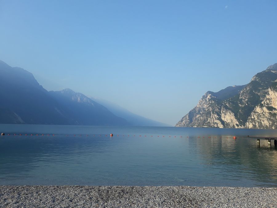 Lago di Garda v ranním slunci