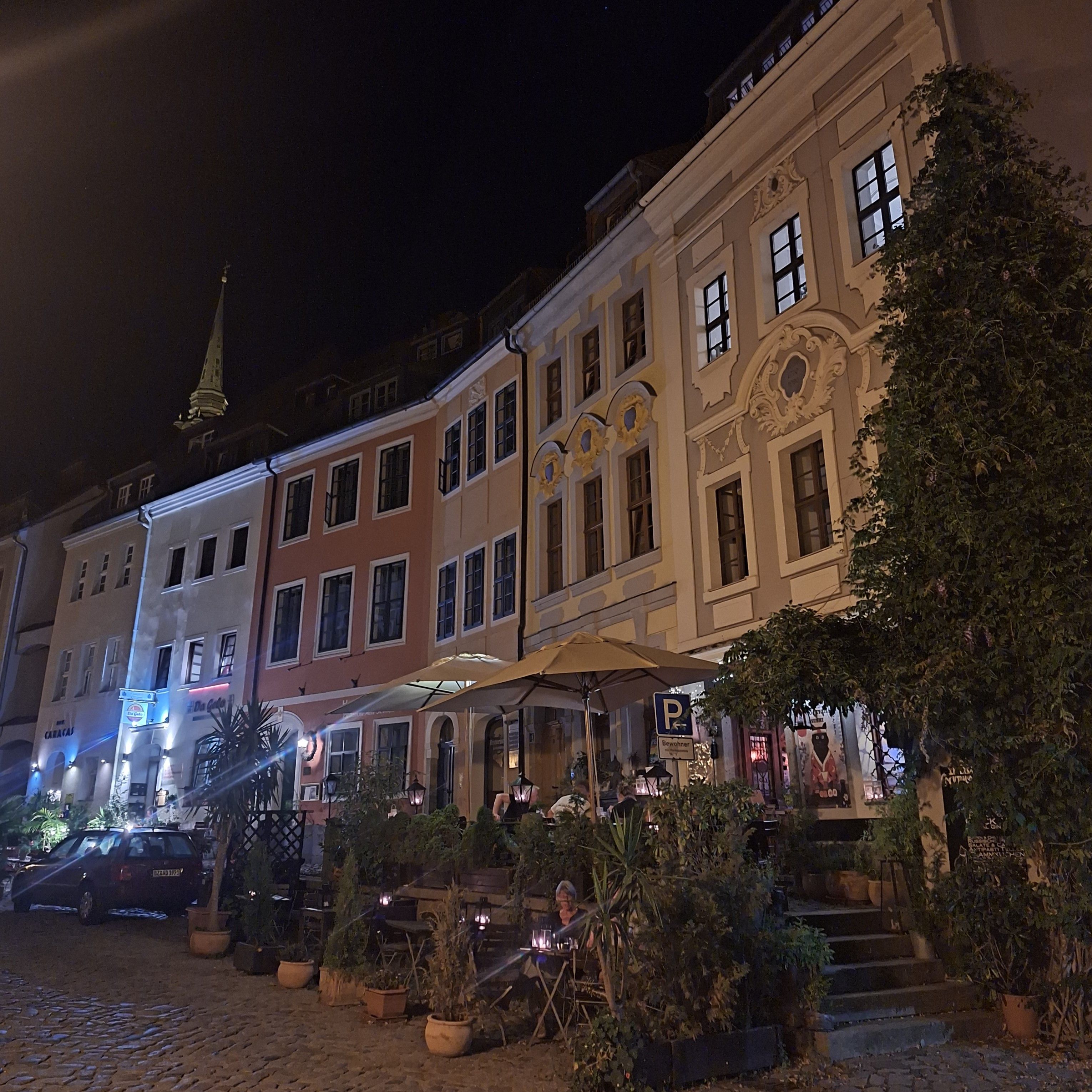 Jediná část Budyšína, kde to v noci žije. Třetí domek zprava byl náš hotel.