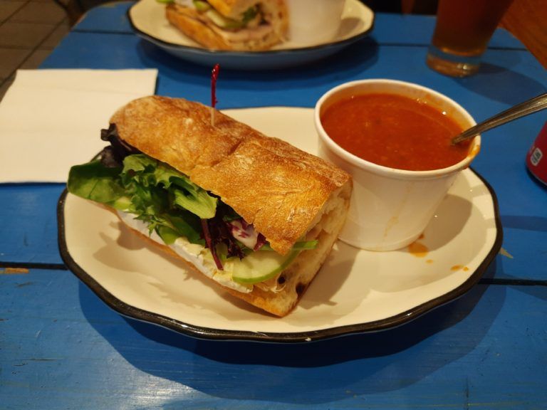 Na instagram to úplně není, ale nejlepší „malá“ polévka a sendvič. (Bite bistro, 211 E 14th st)