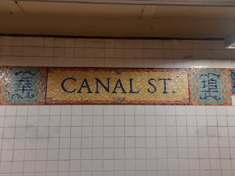 „Naše“ stanice Canal st. Docela mě překvapilo, kolik hezkých stanic v metru bylo.