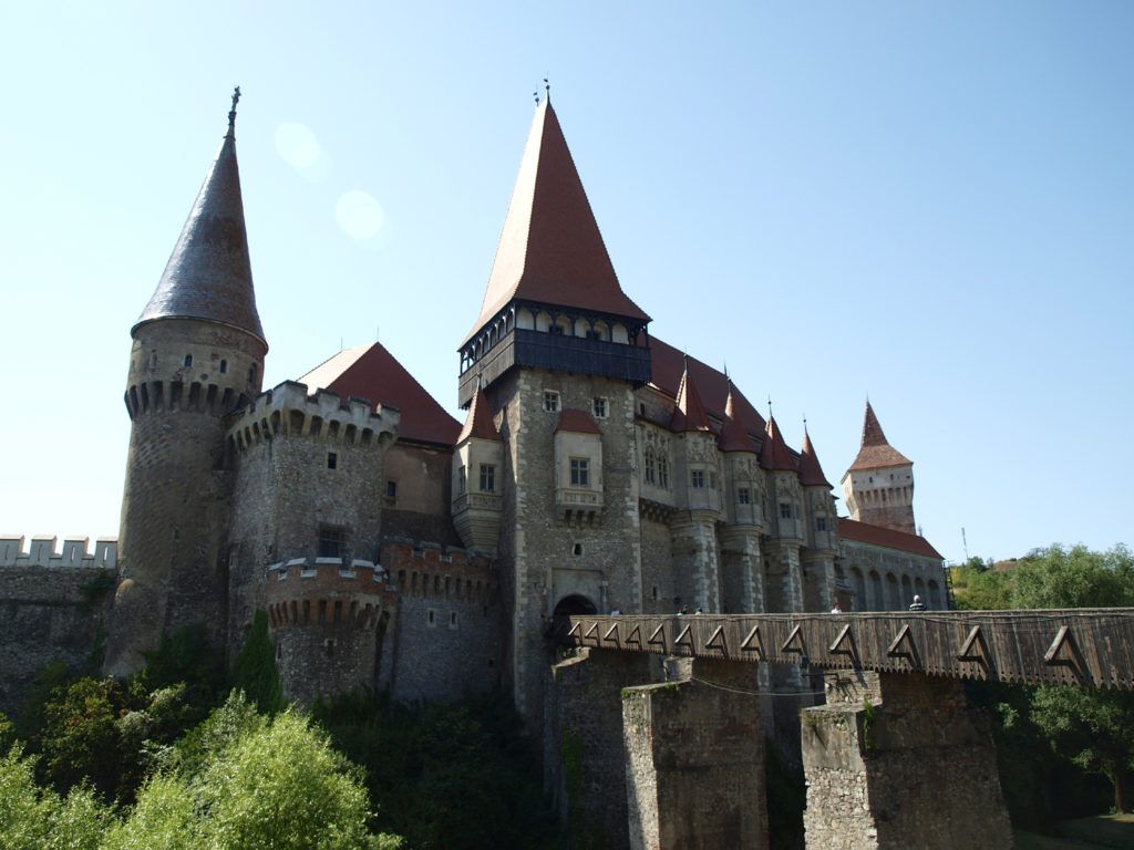 Hunedoara. Pro mě Vajdahunyad, ale to Rumunům neříkám. Jeho kopie stojí v budapešťském městském parku